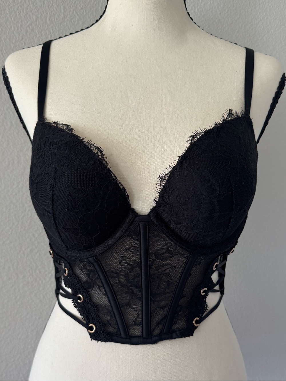 🖤 Victoria’s Secret Very Sexy Lace Push-Up Eyelet Corset Bra Top NWOT
